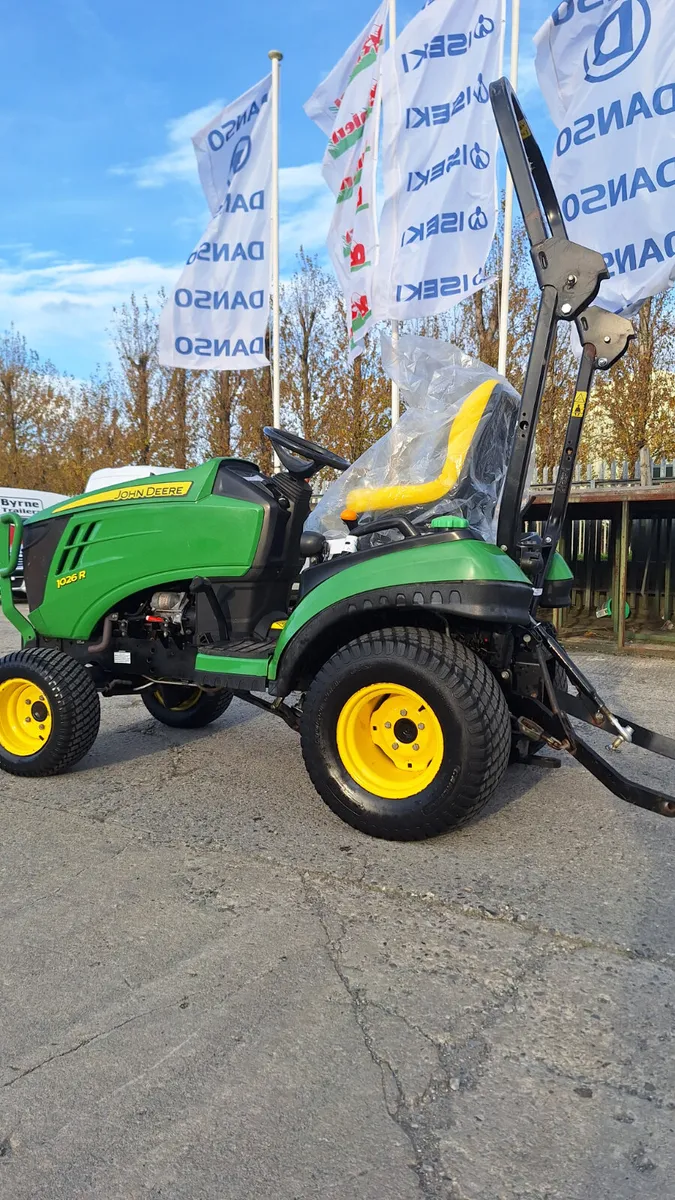 John Deere 1026R compact tractor - Image 4