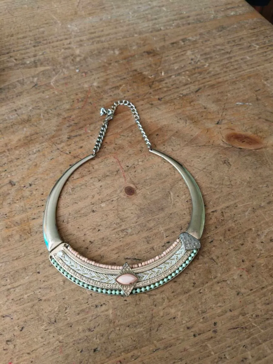 choker necklace. It combines a rigid metallic coll - Image 1