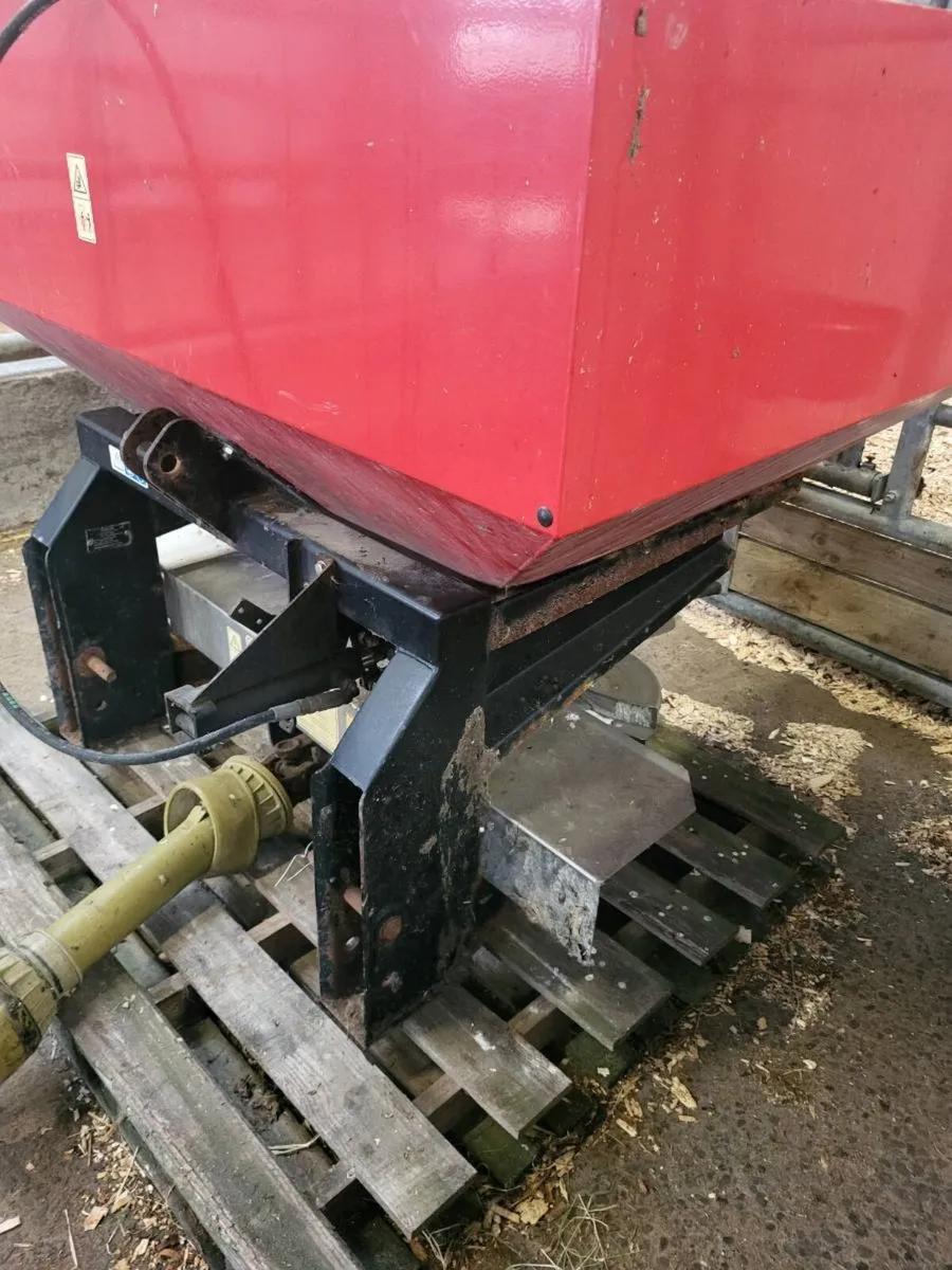 Fertiliser spreader - Image 2