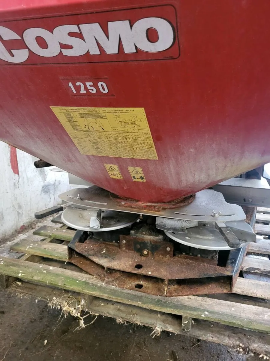Fertiliser spreader - Image 3