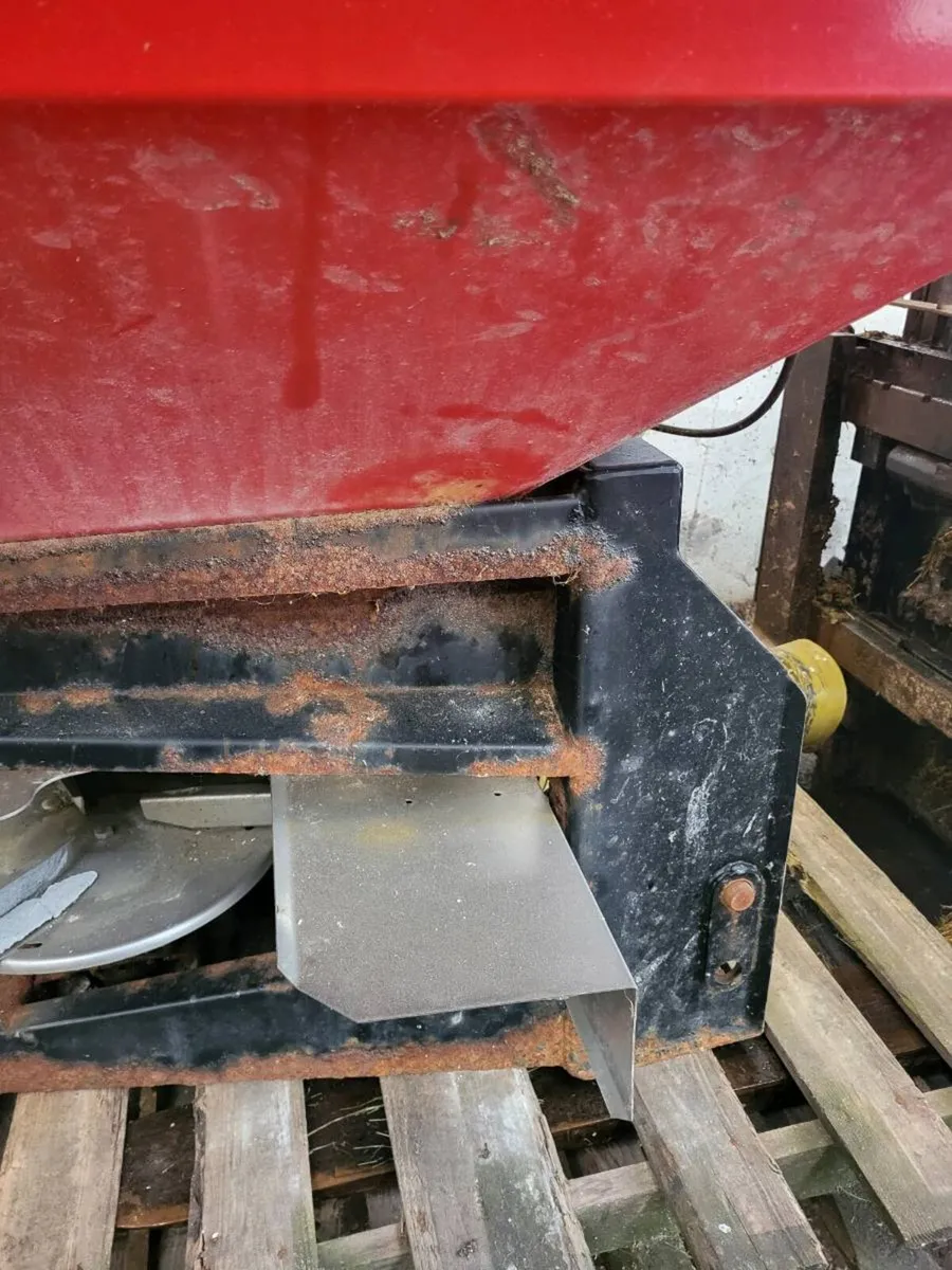 Fertiliser spreader - Image 4