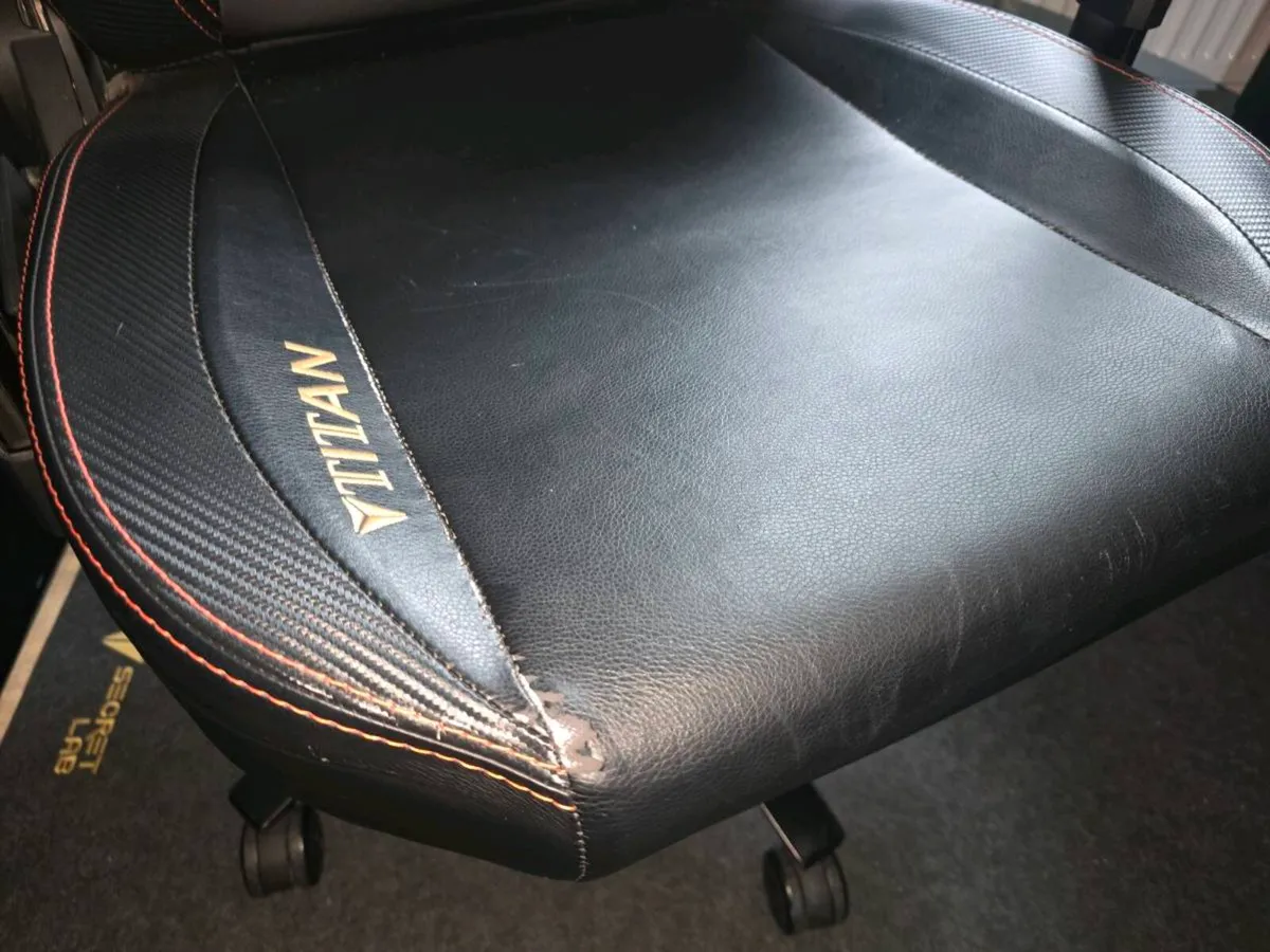 SecretLab Office Gamer Chair - Image 4