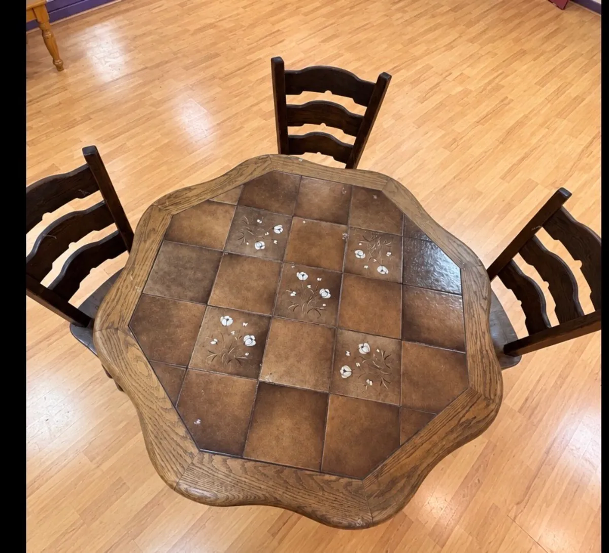 Dining table and chairs - Image 1