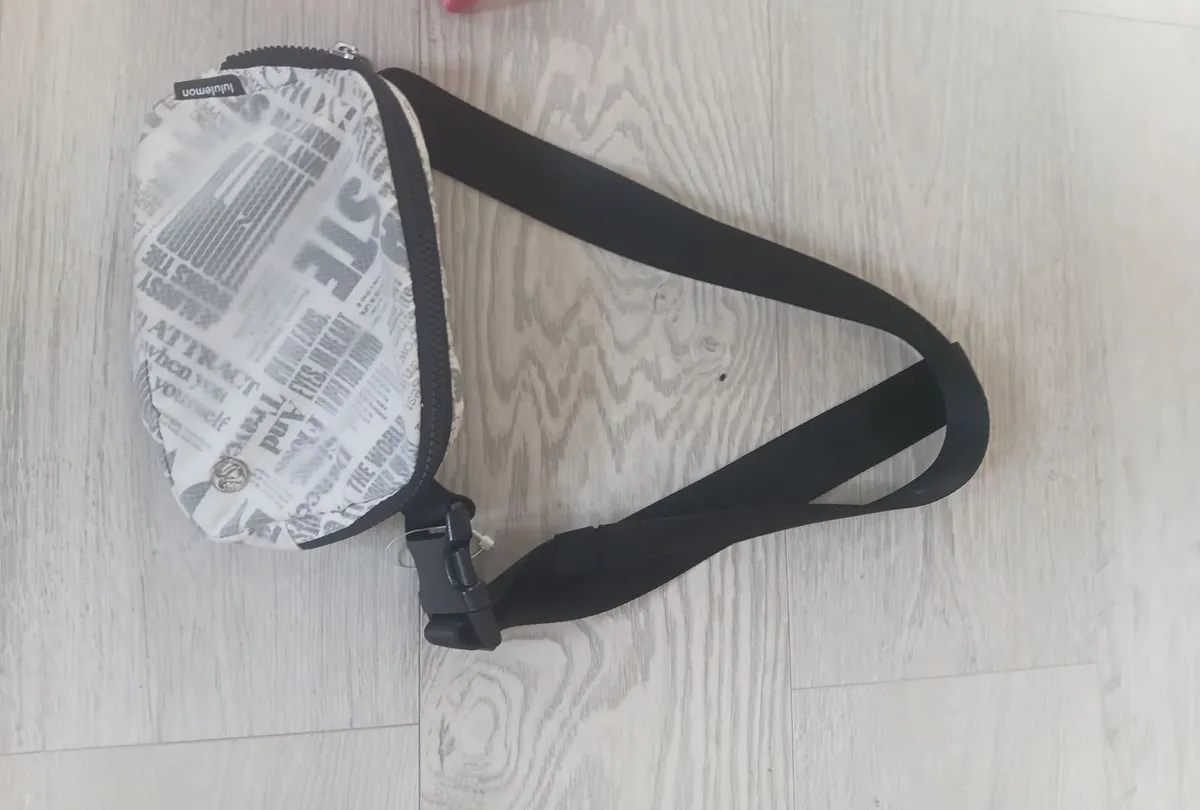 Lululemon Belt Bag - Image 2