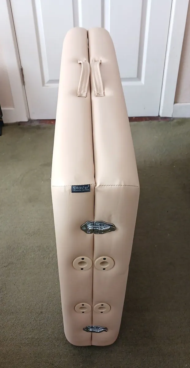 Like New - Master Massage Table & Carry Case - Image 4