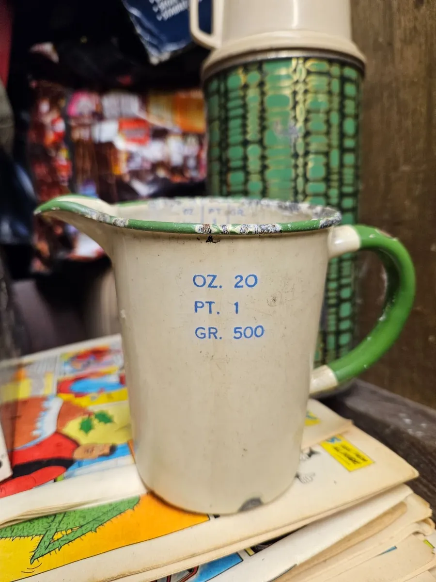 Vintage Retro Measuring Cup - Image 1