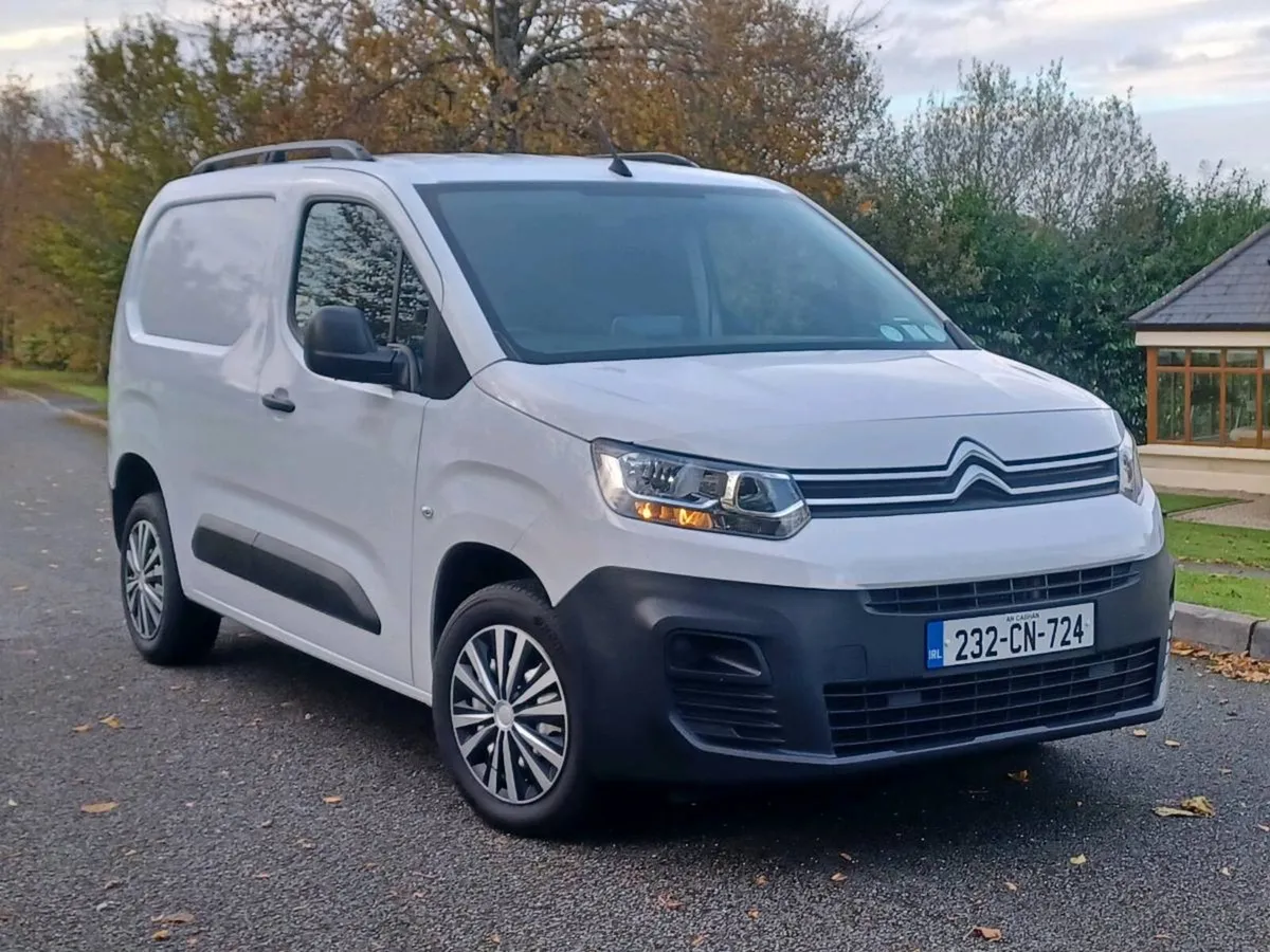 2023 Citroën berlingo 1000 en-prise Ed bhdi,no vat - Image 4