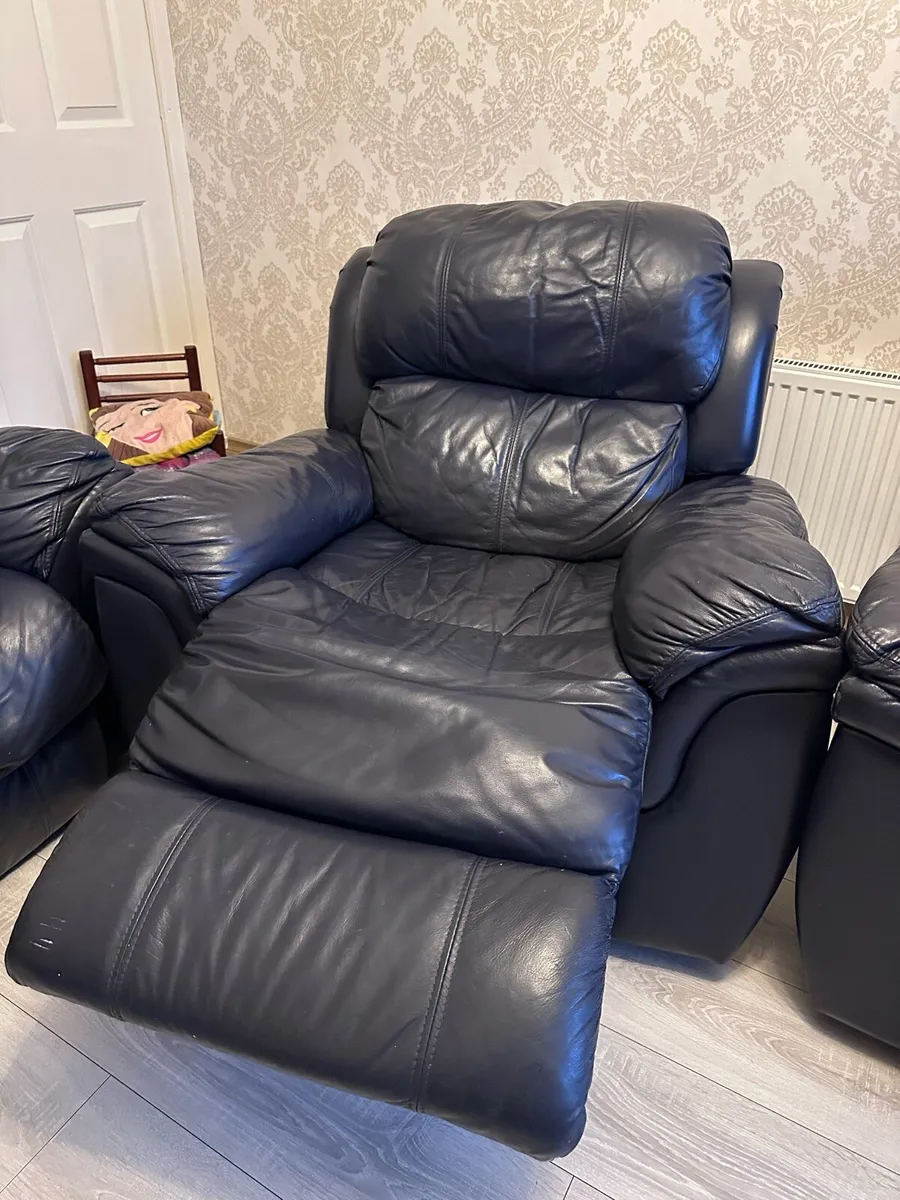 Leather couch 3+1+1 Manual recliner - Image 4