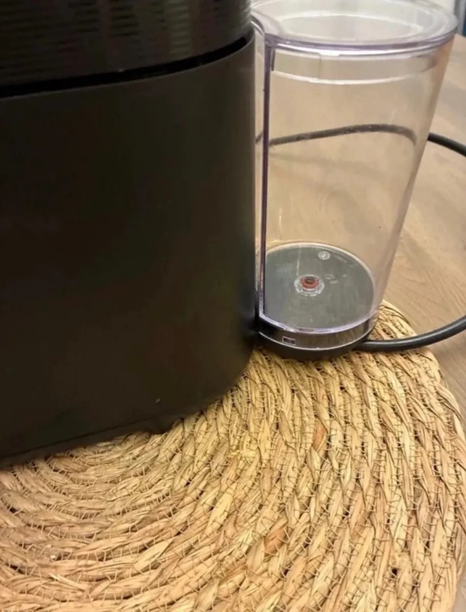 Nepresso Coffee Machine - Image 4