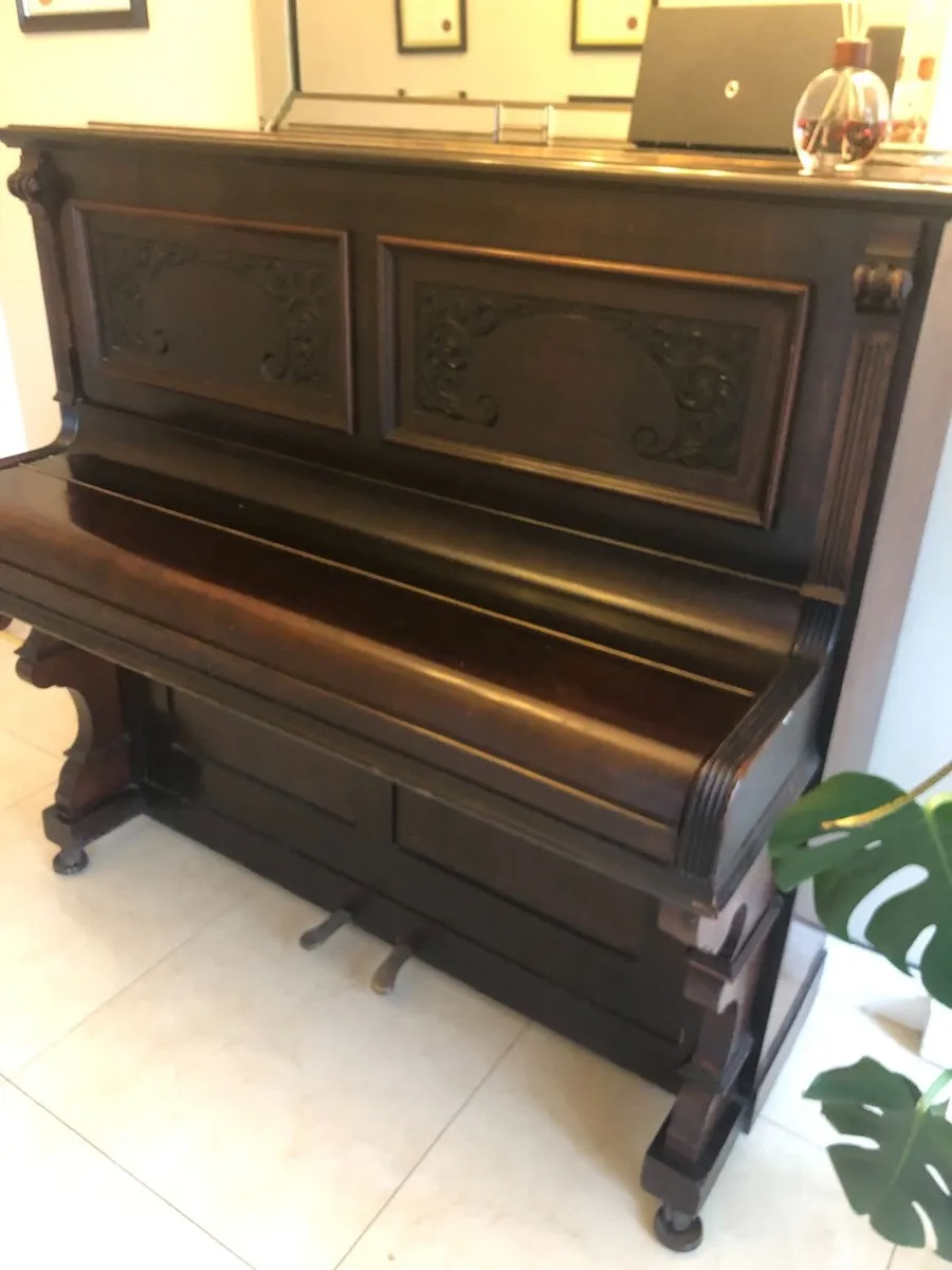 Upright Piano - Image 1