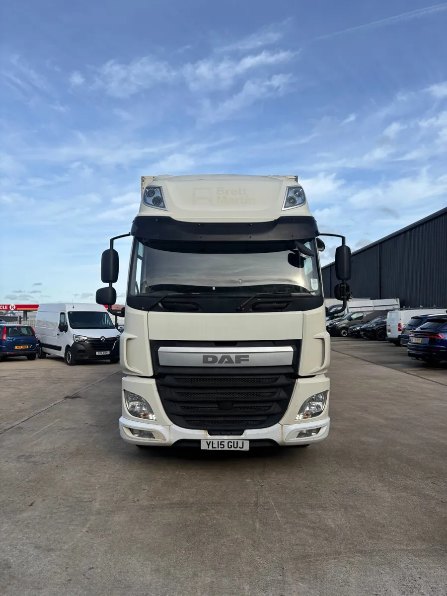 August 2015 DAF CF 280 18T Curtainsider - Image 2