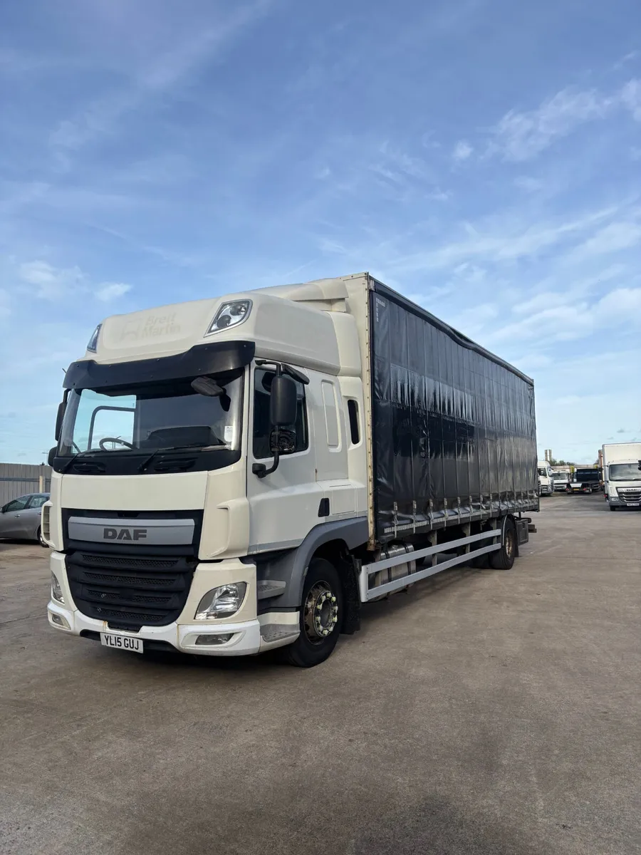 August 2015 DAF CF 280 18T Curtainsider - Image 3
