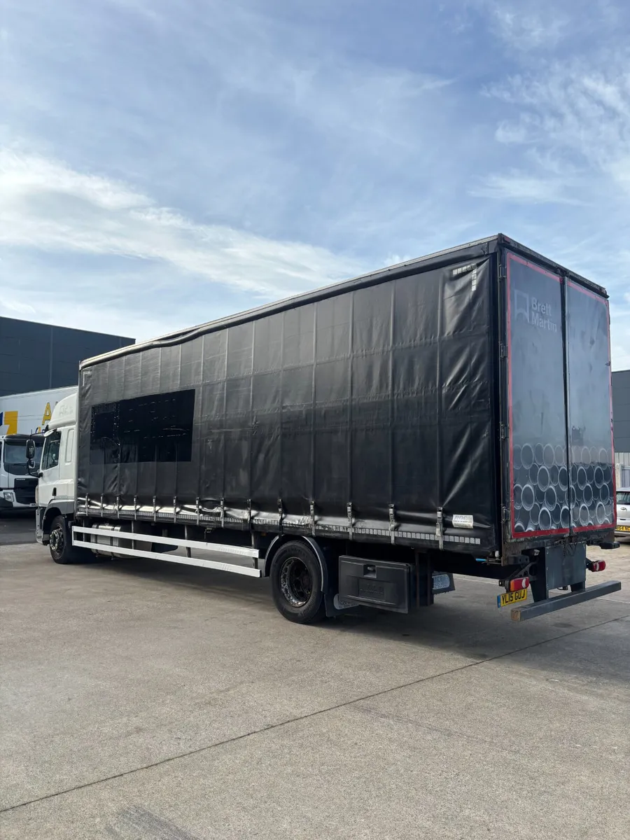 August 2015 DAF CF 280 18T Curtainsider - Image 4