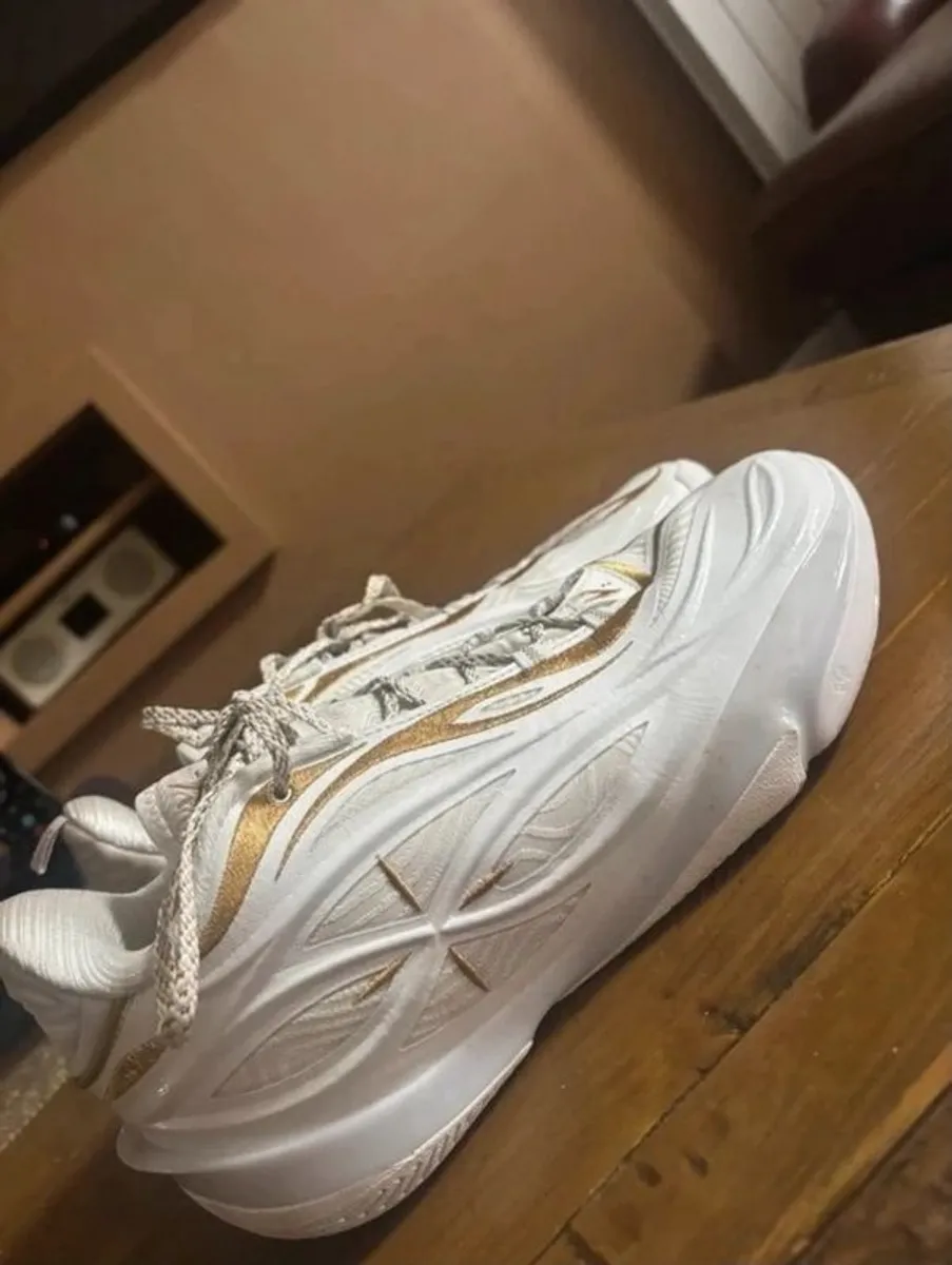 Way of Wade Ultra 5 Basketball Shoes - Image 1