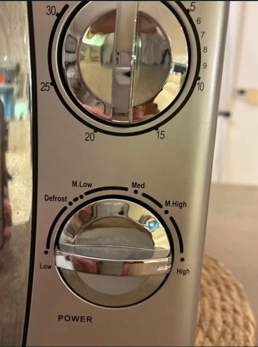 Russell Hobbs Microwave - Image 2