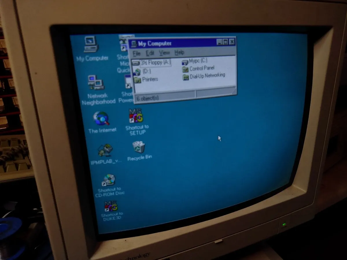 Vintage CRT monitor - Image 3
