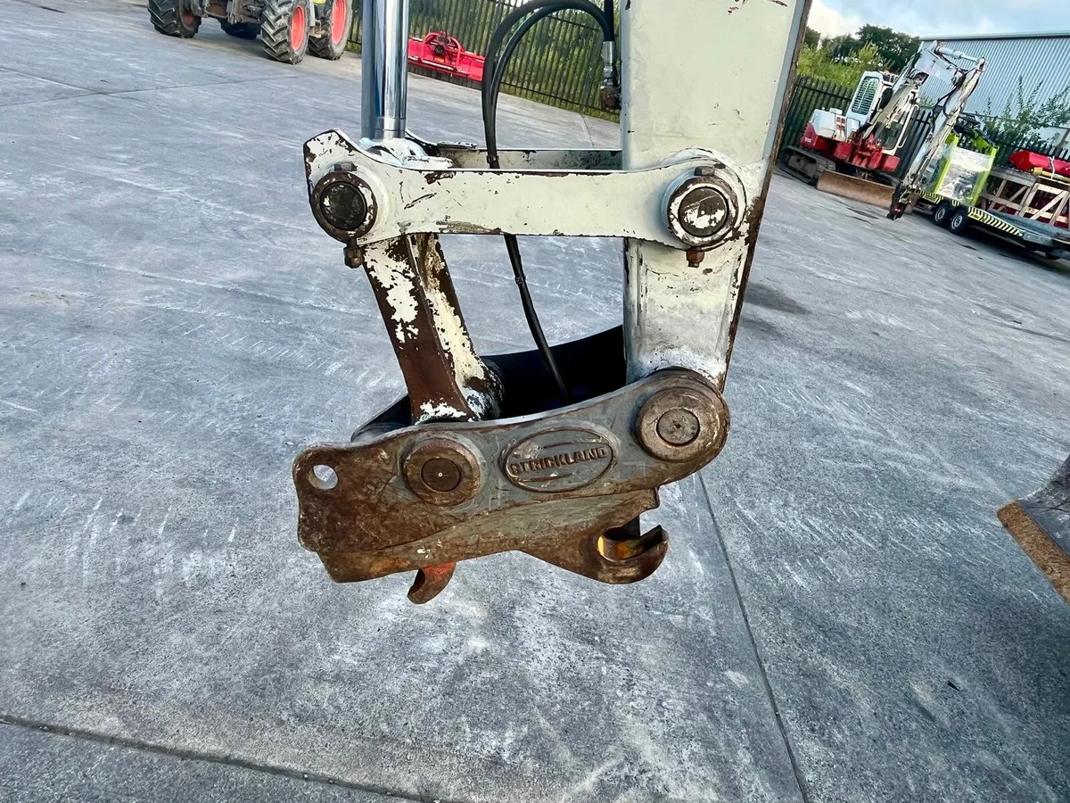 TAKEUCHI TB2150R -2021 - Image 4