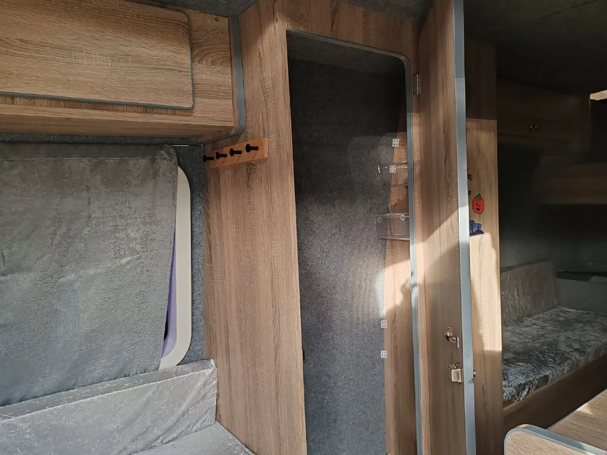 Caravan - Image 3