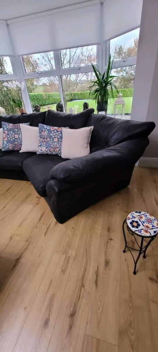 Couch - Image 2
