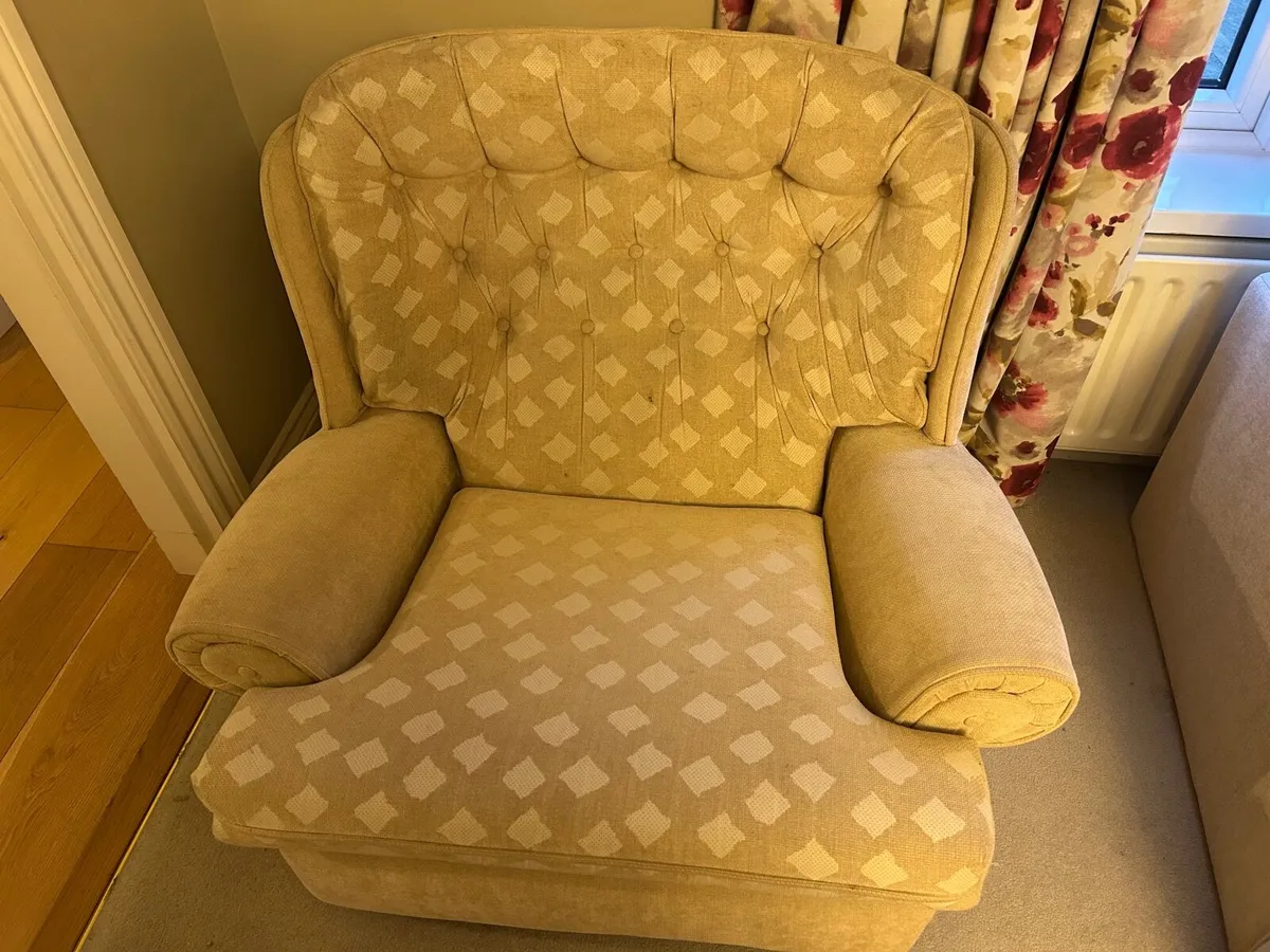 3 Piece Sofa Suite - Image 1