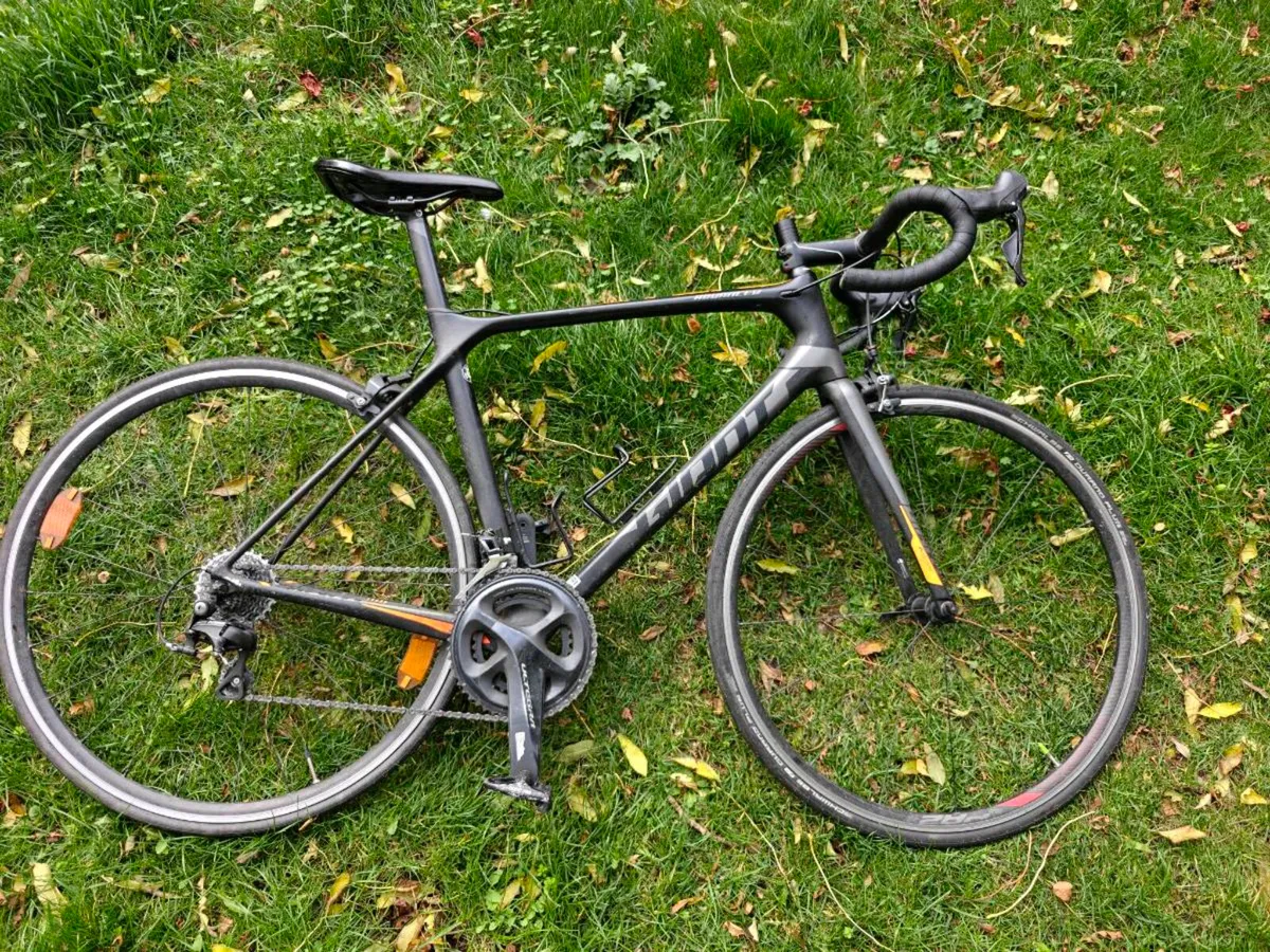 Giant TCR carbon bike - Image 1