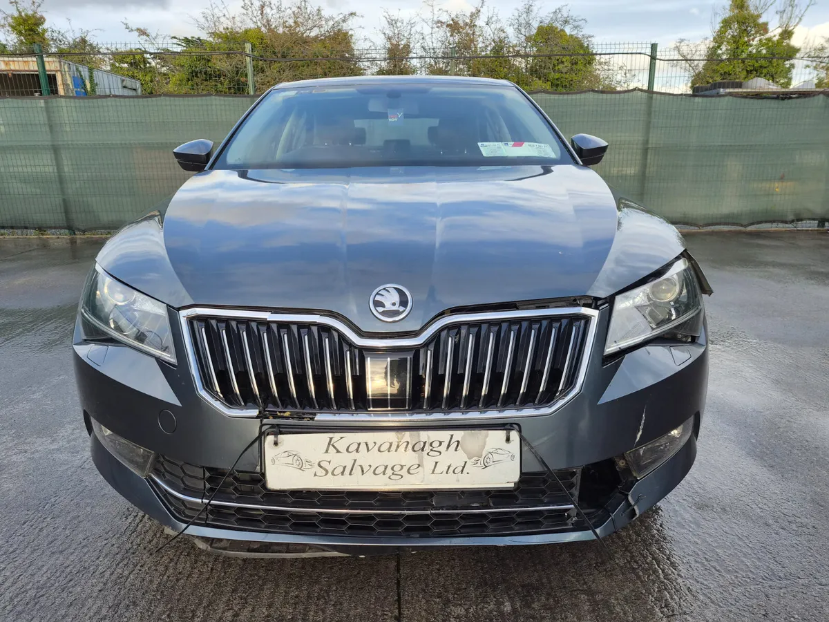 162 Skoda Superb  TDi Ambition Light Damage - Image 3