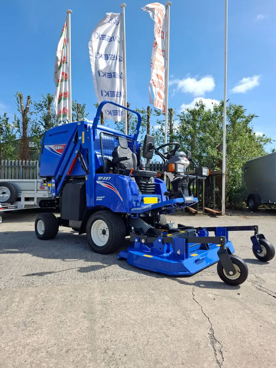 Iseki SF237 collector mower - Image 3