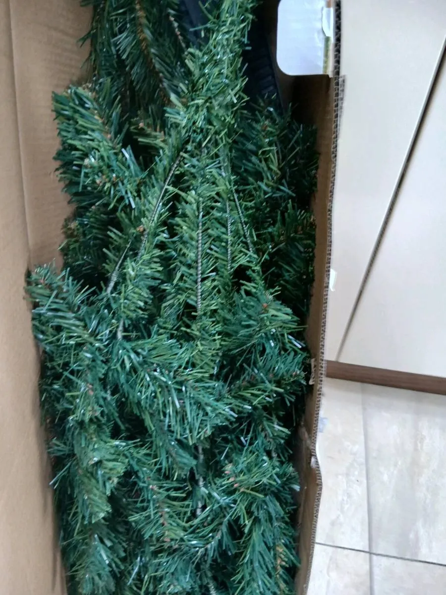 7 FOOT CHRISTMAS TREE + 300 LIGHTS - Image 2