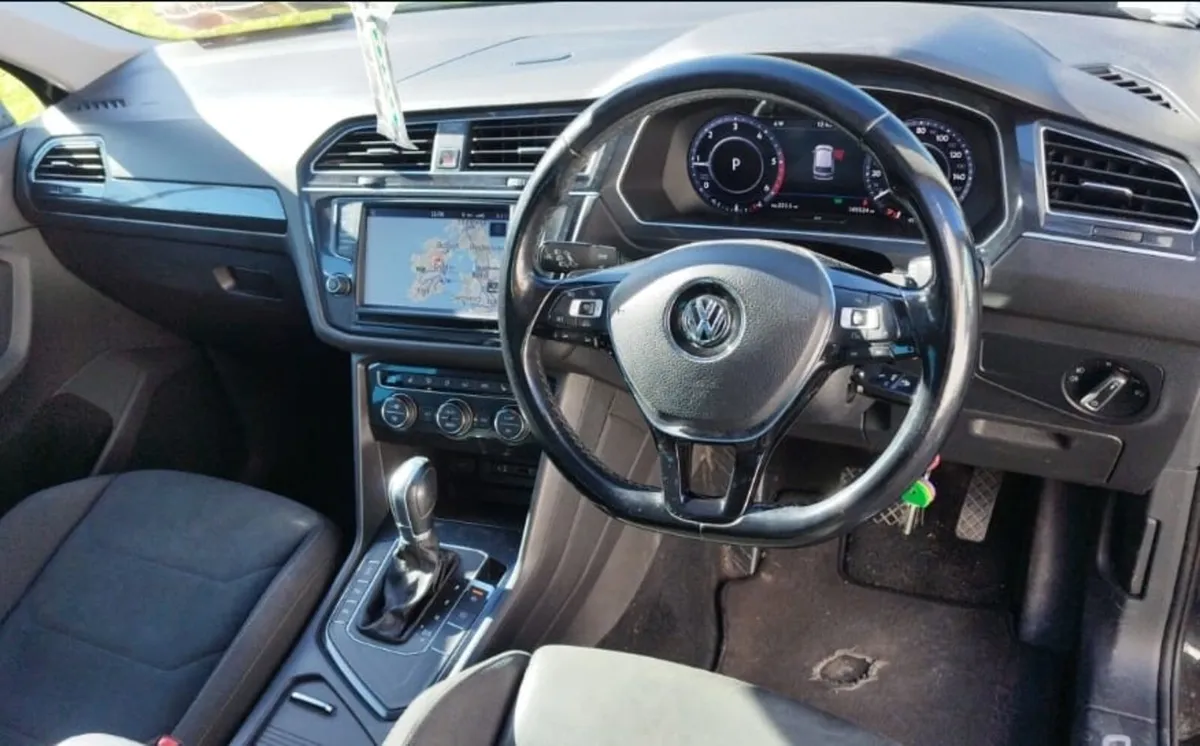 Volkswagen Touareg 2017 - Image 2