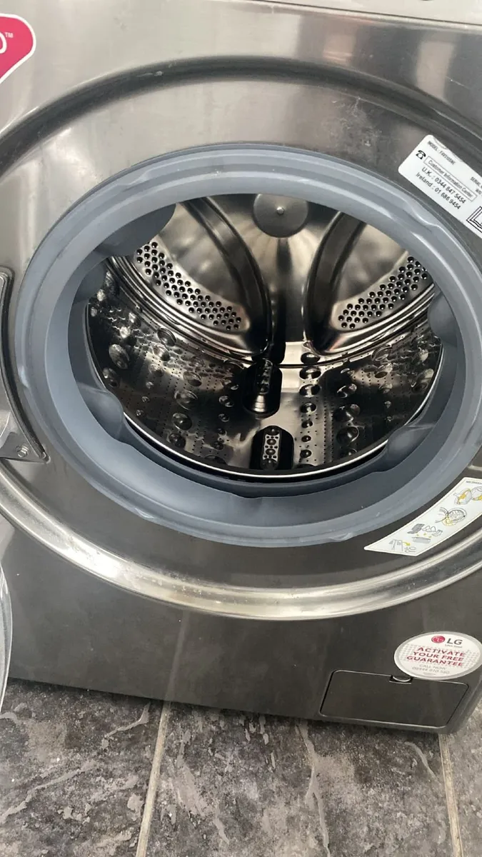 LG 10.5kg Washing Machine – Graphite Finish - Image 2