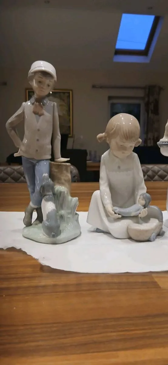 3 beautiful lladro & Nao pieces - Image 1