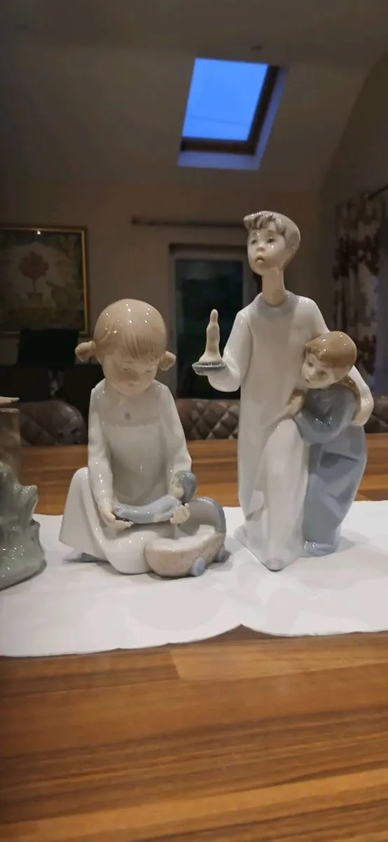3 beautiful lladro & Nao pieces - Image 2