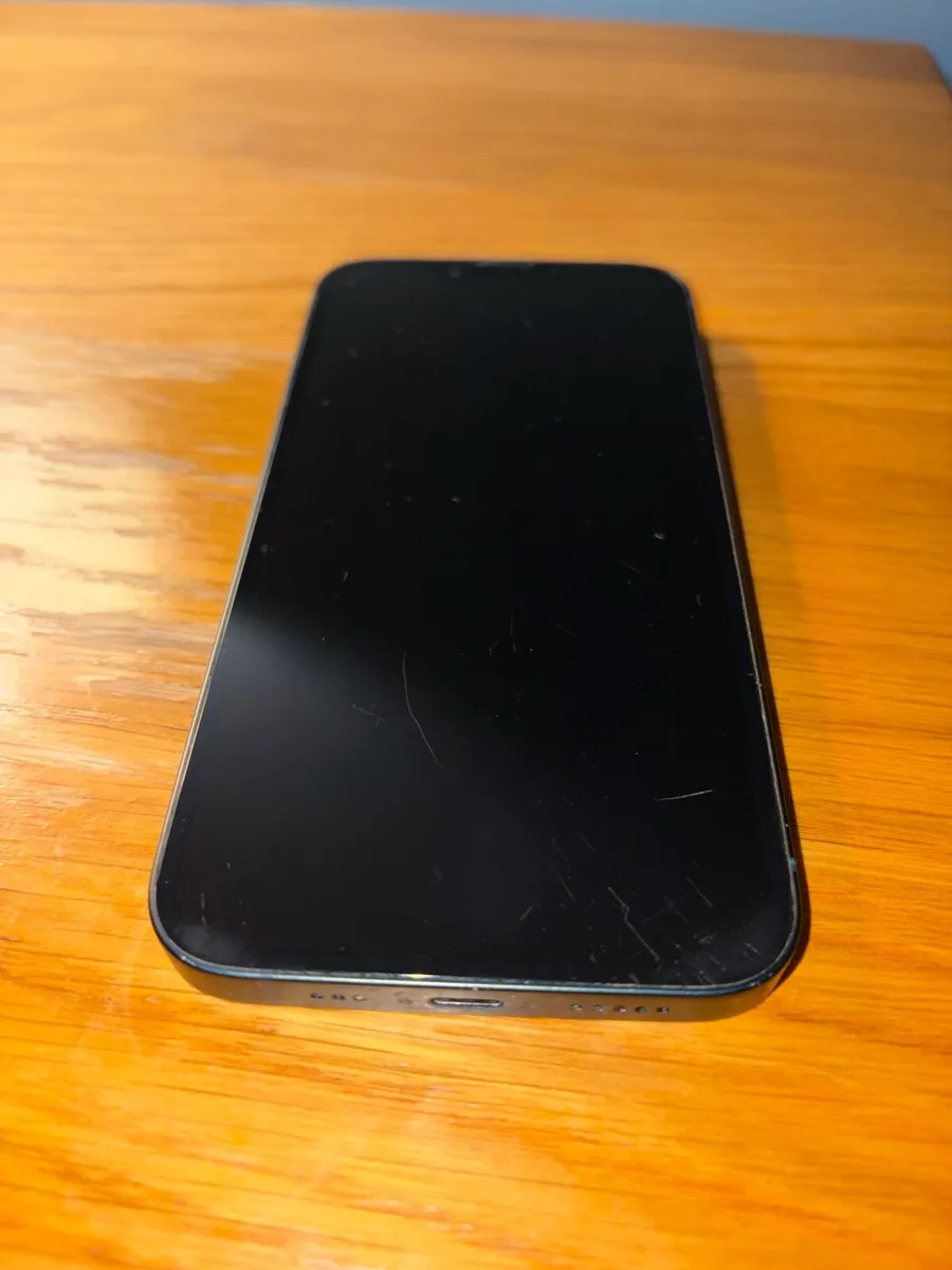 Apple iPhone 14 128GB Midnight - Image 3