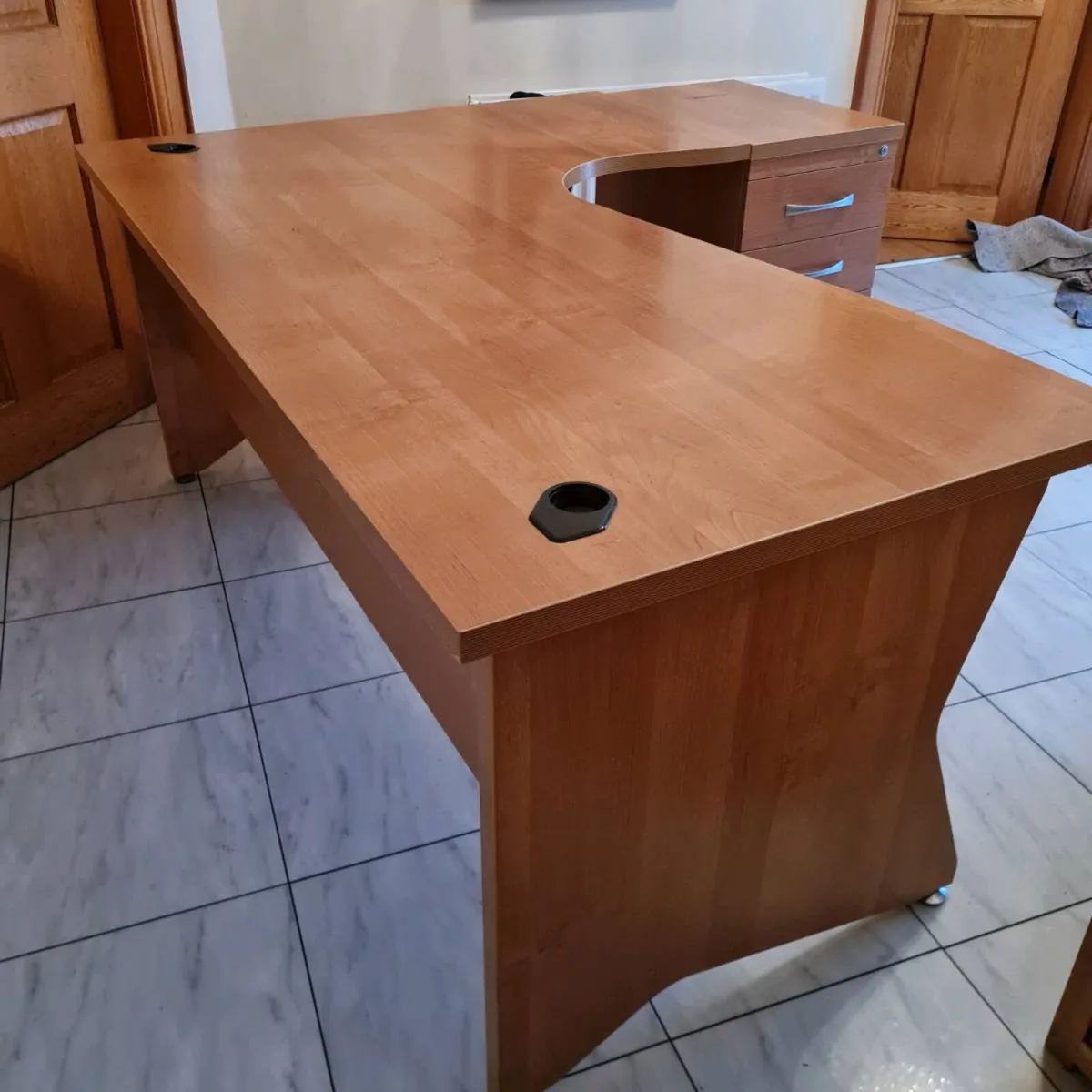 Executive managers office desk with - Image 2
