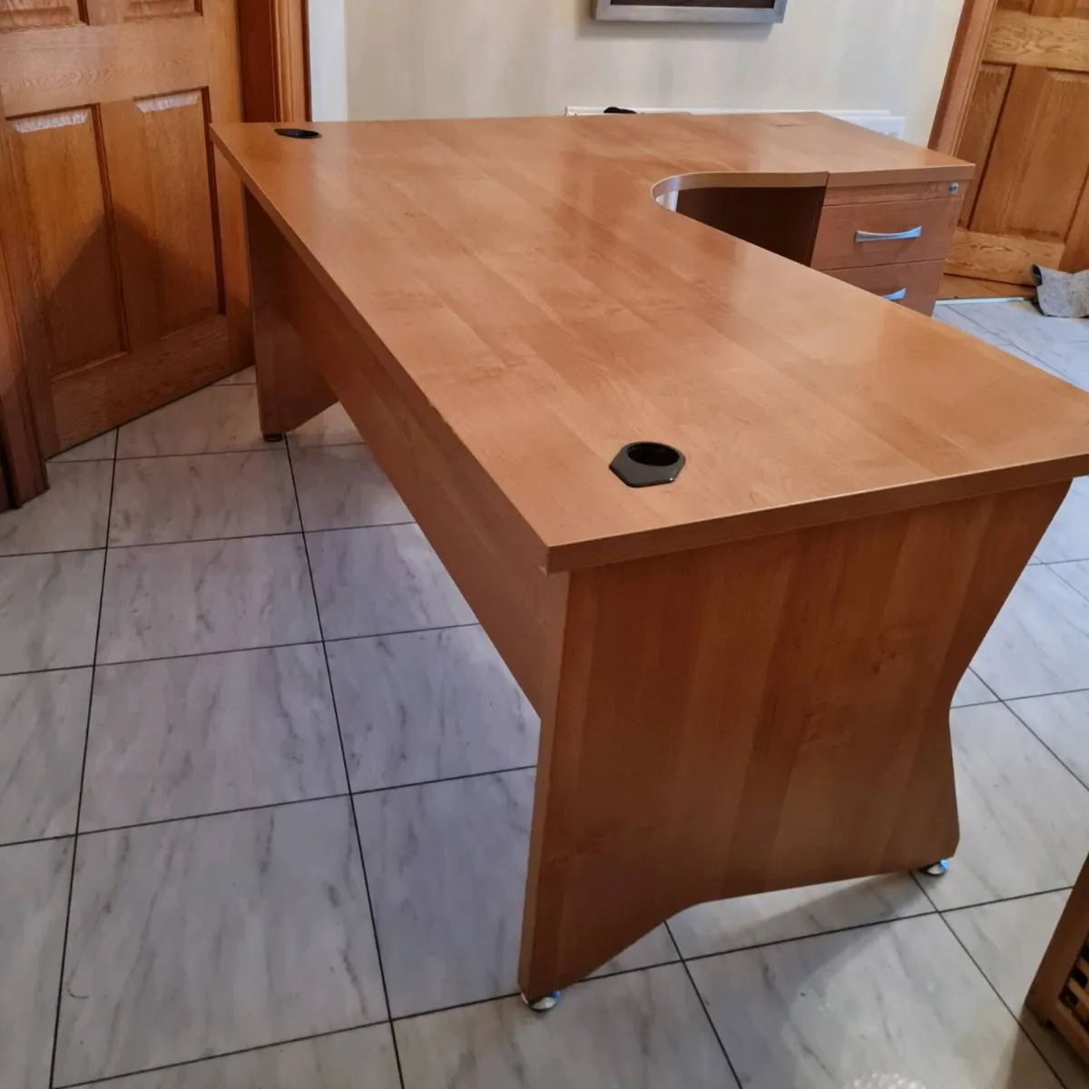 Executive managers office desk with - Image 4