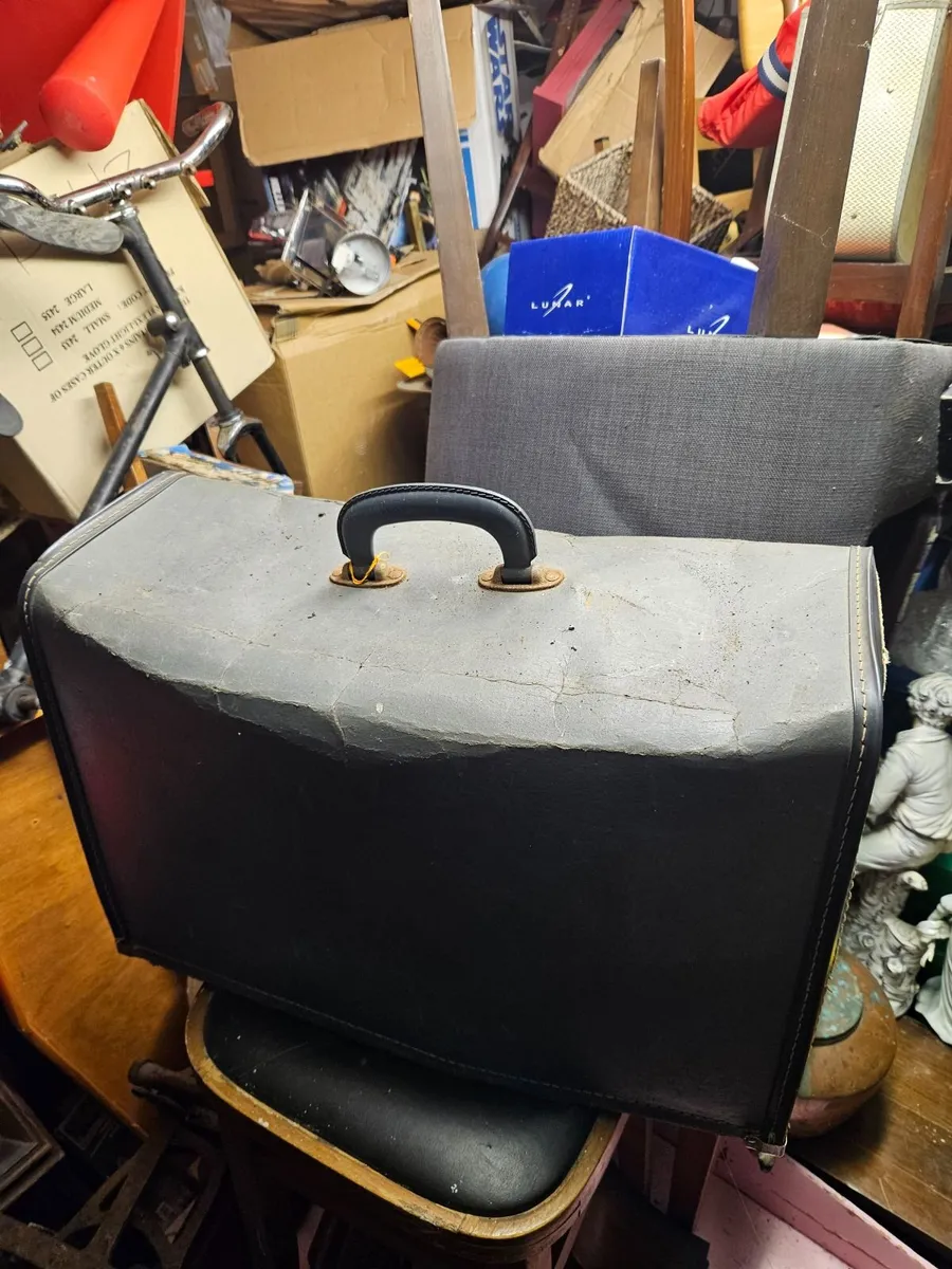 Vintage Singer Sewing Machine - Image 2