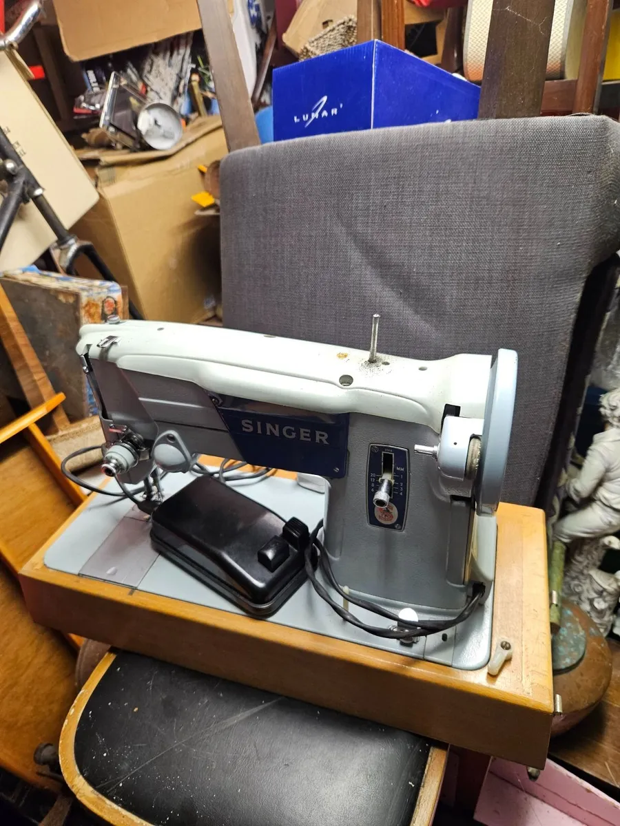 Vintage Singer Sewing Machine - Image 1