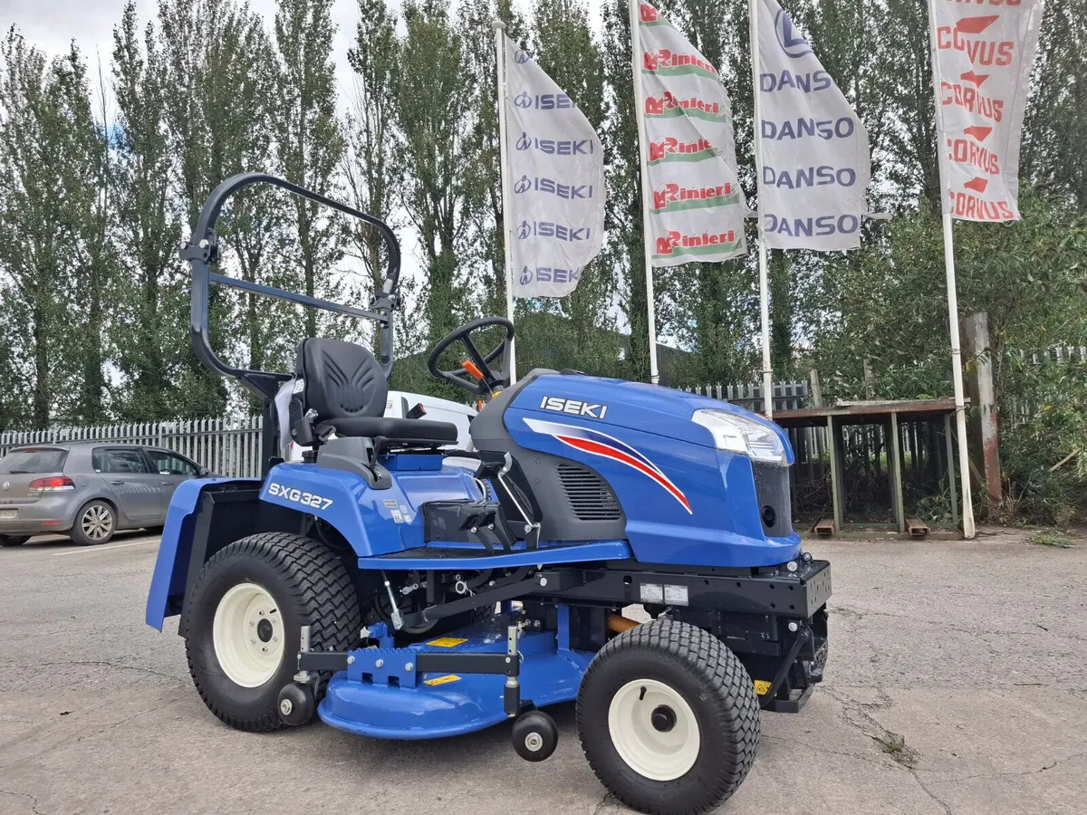 Iseki SXG 327 ride on mower - Image 4