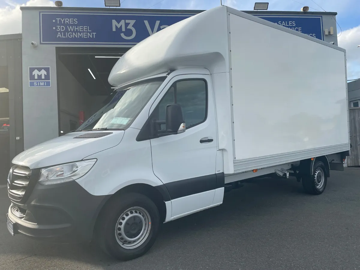 2023 MERCEDES SPRINTER  PROGGRESIVE LWB TAIL LIFT - Image 1