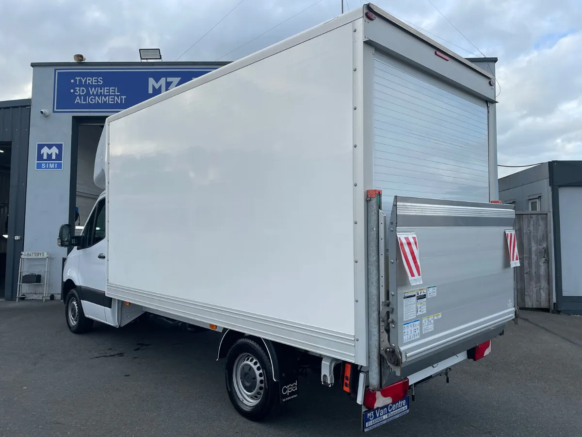 2023 MERCEDES SPRINTER  PROGGRESIVE LWB TAIL LIFT - Image 4