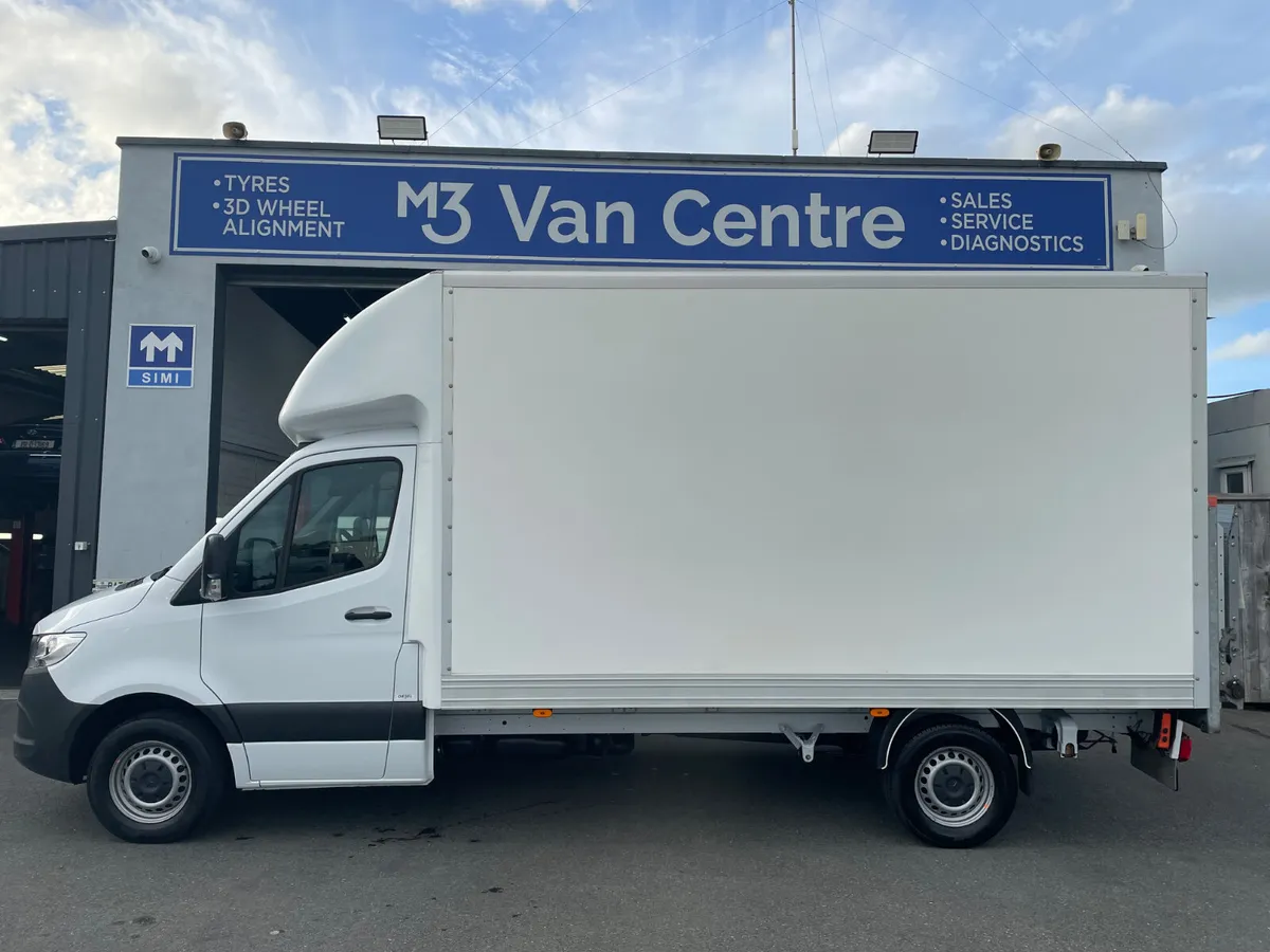2023 MERCEDES SPRINTER  PROGGRESIVE LWB TAIL LIFT - Image 3
