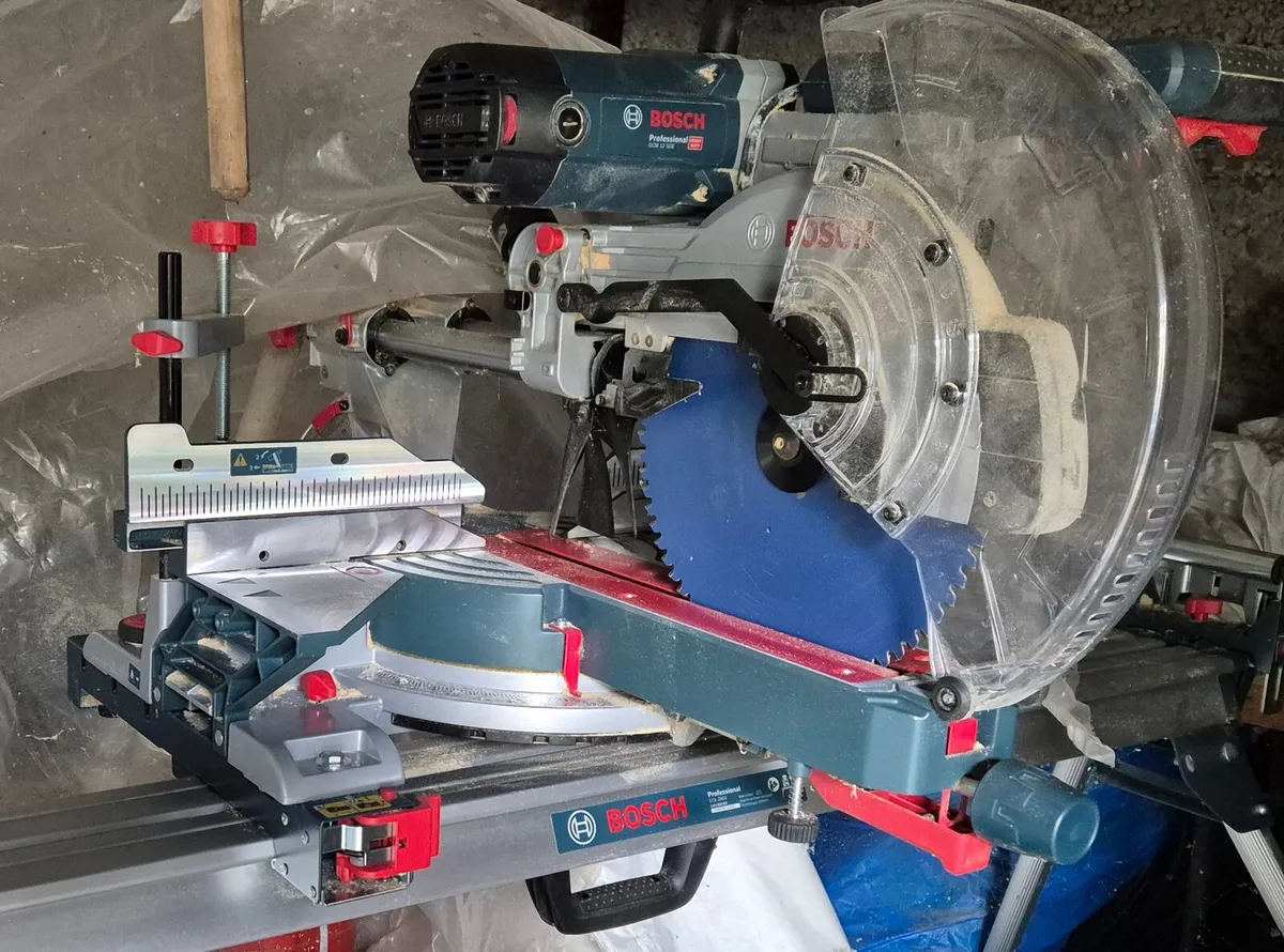 Bosch GCM 12 SDE saw - Image 1