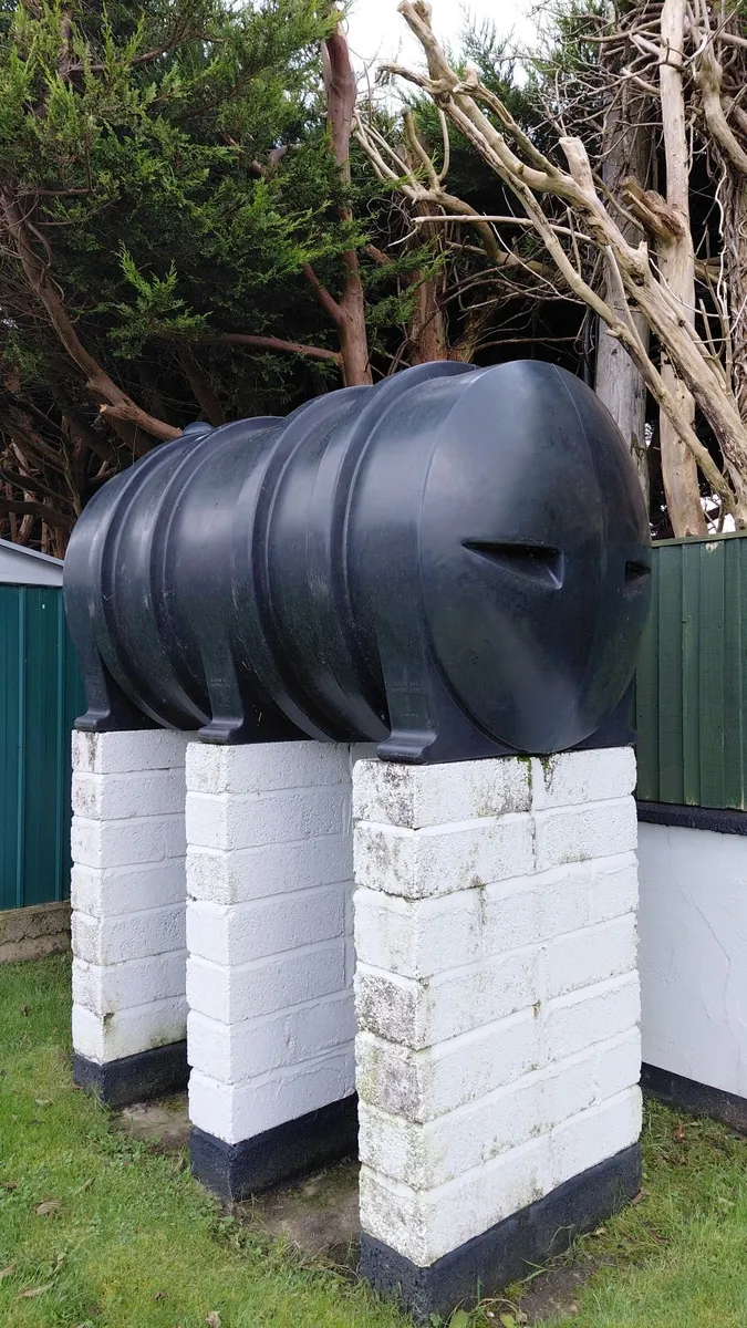 Oil tank - Image 1