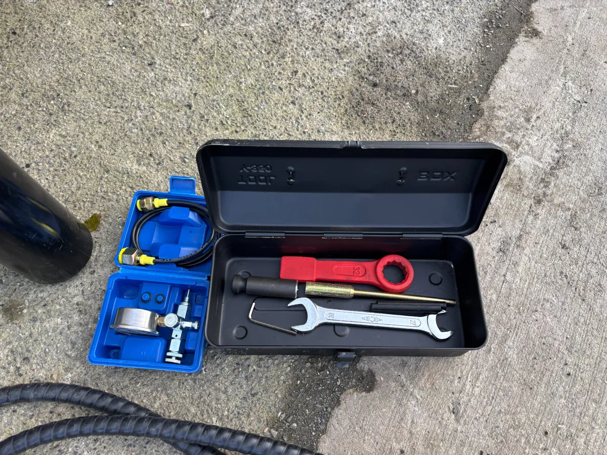 NEW HERO 40 HEAVY-DUTY HYDRAULIC BREAKER - Image 2