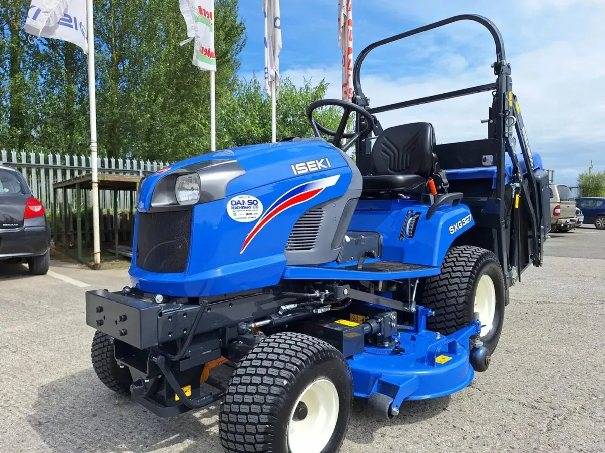 Iseki SXG 327 high dump ride on mower - Image 3