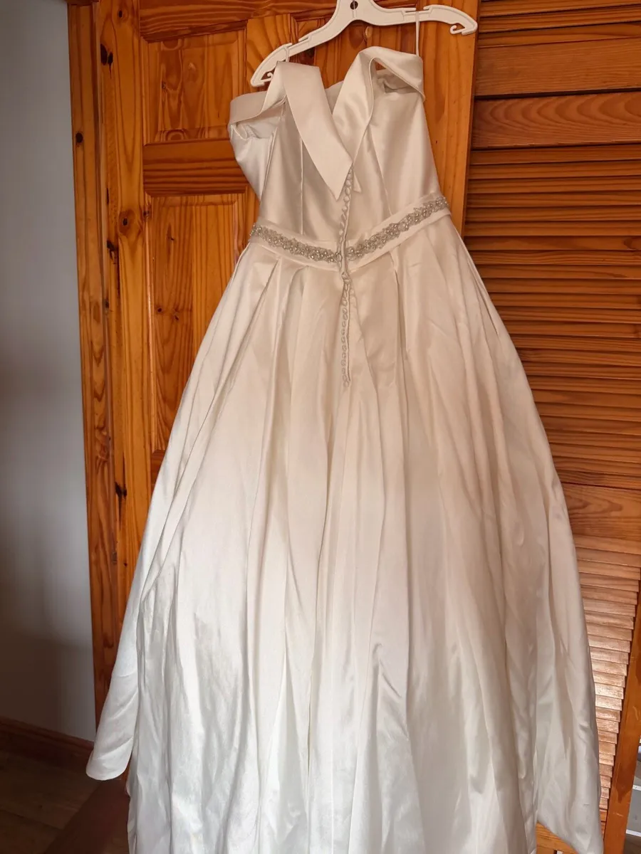 Wedding dress - Image 1
