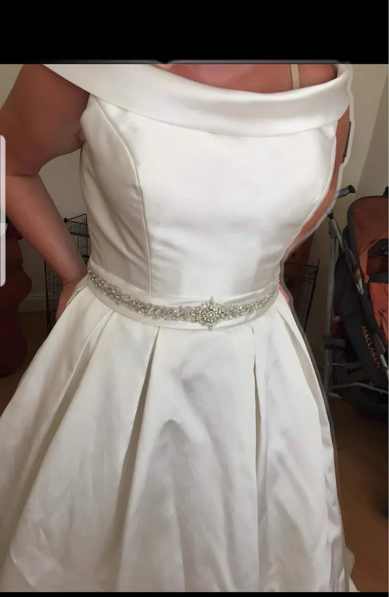 Wedding dress - Image 2