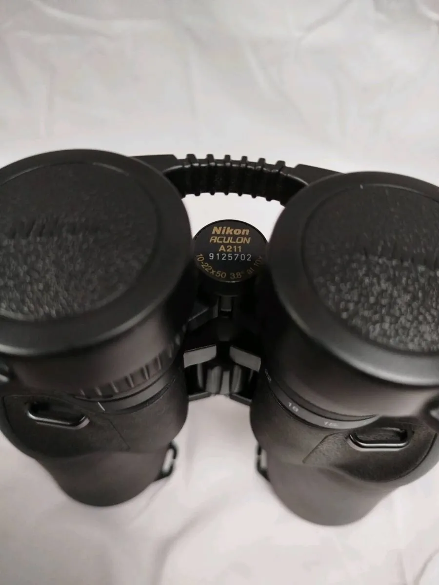 Nikon Aculon Zoom Binocs - Image 2