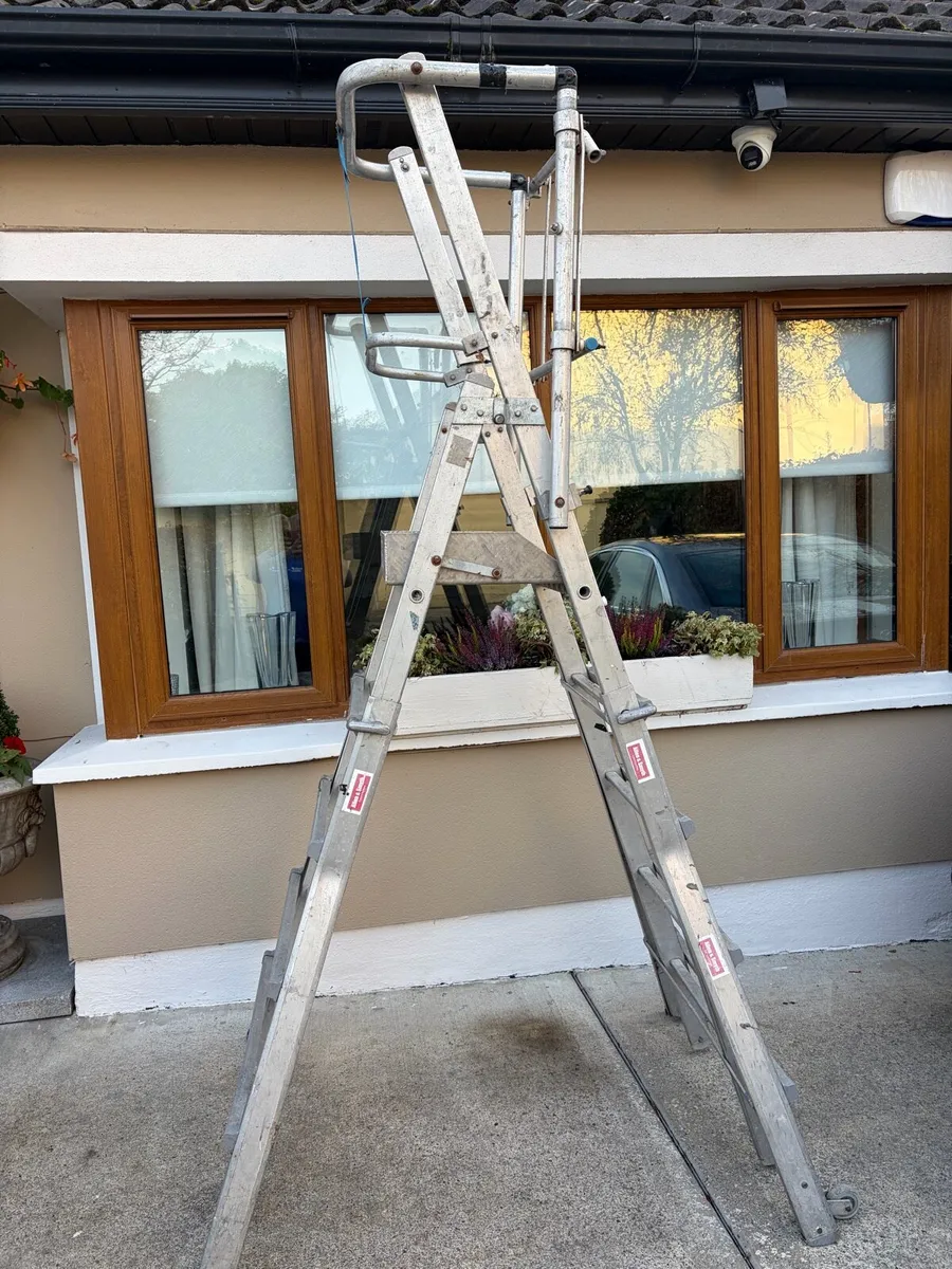 8 step podium ladder - Image 1