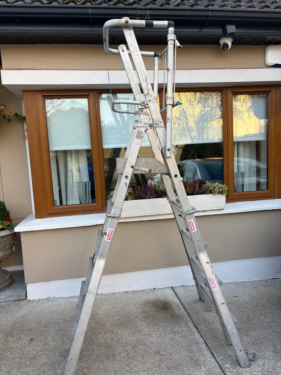 8 step podium ladder - Image 2